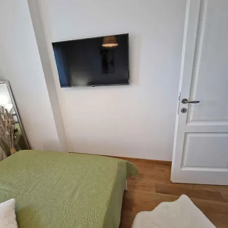 Apartman In Sv. Filip I Jakov 53597 *