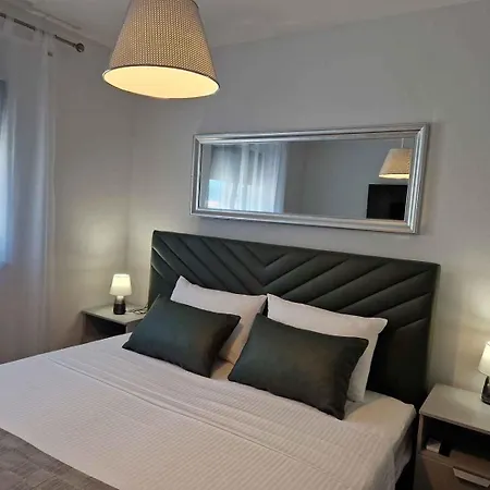 Apartment In Sv. Filip I Jakov 53597