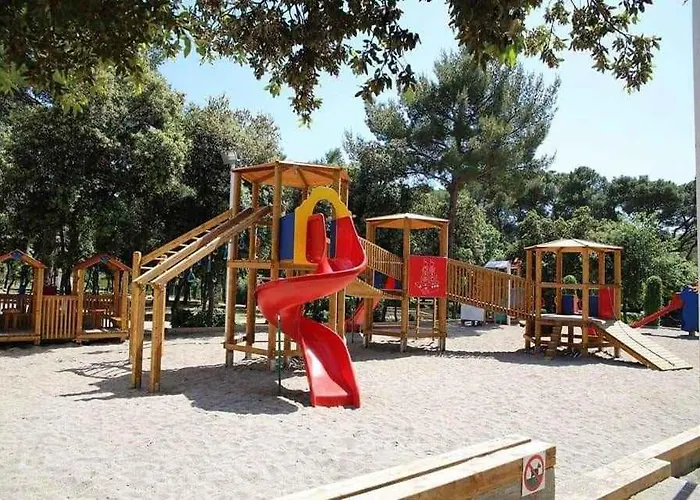 In Sv. Filip I Jakov 53597 *