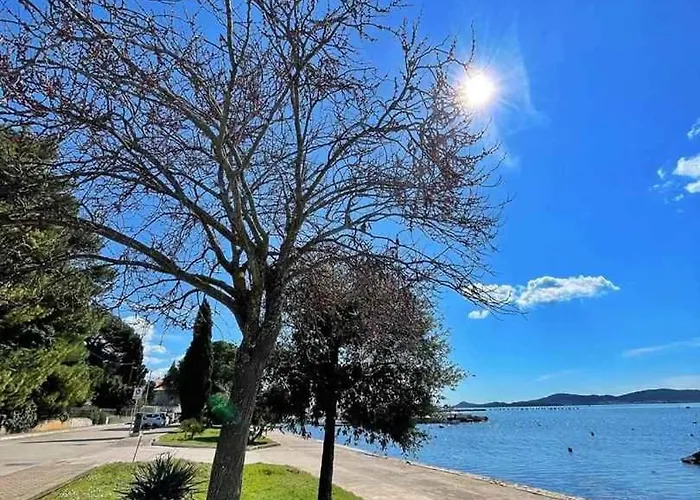 Apartment In Sv. Filip I Jakov 53597 *