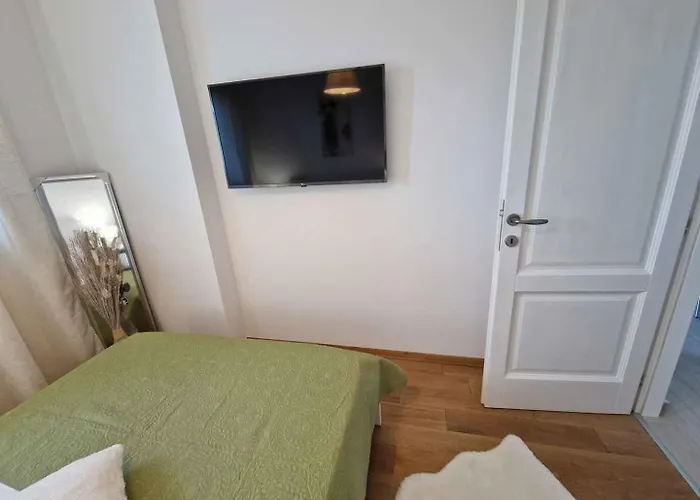 Apartment In Sv. Filip I Jakov 53597 *